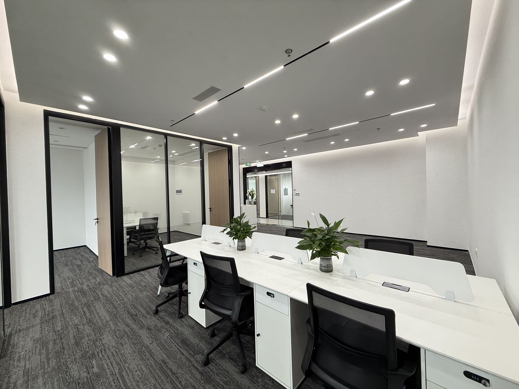 天府五街园区办公 办公氛围巴适 按套出租 3隔间12工位 带前台 报价含物业费 软件园写字楼出租