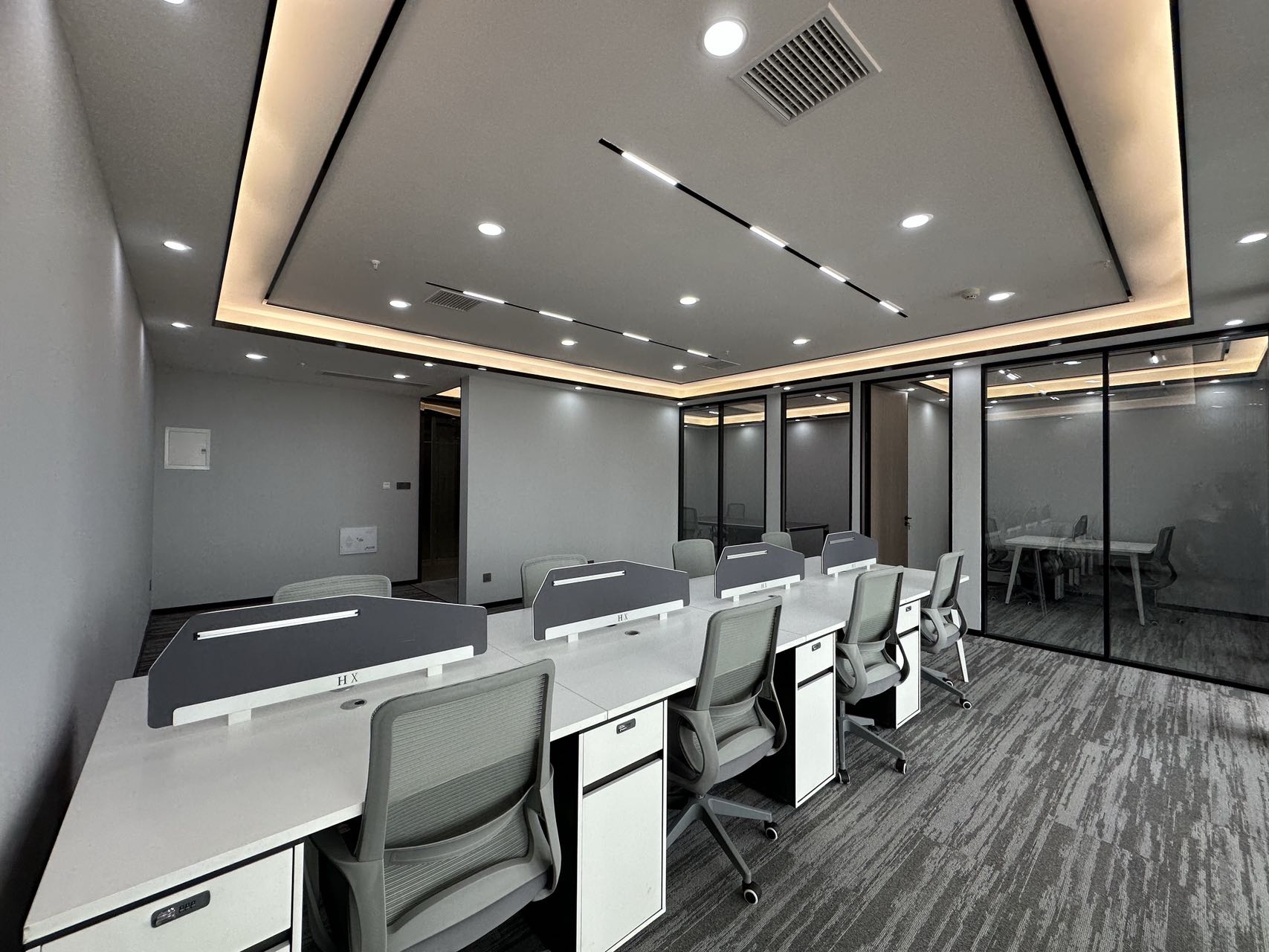 建设北路甲级写字楼 按套出租 3隔间12工位 户型方正 电梯口 精装带家具 拎包入住钻石广场 成都成华区写字楼出租