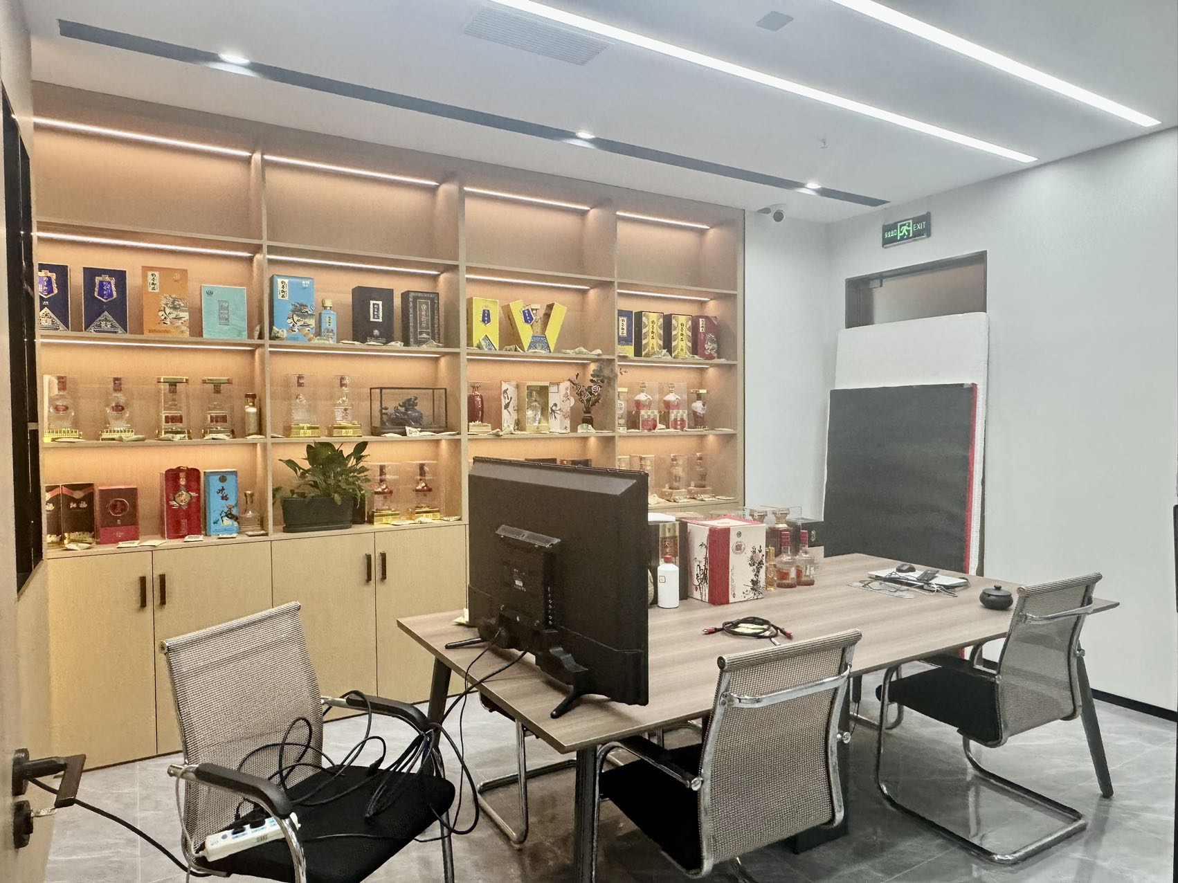 东大路甲级高品质楼盘 166平方 4隔间12工位 视野无遮挡 带家具 户型方正 光环中心办公室出租