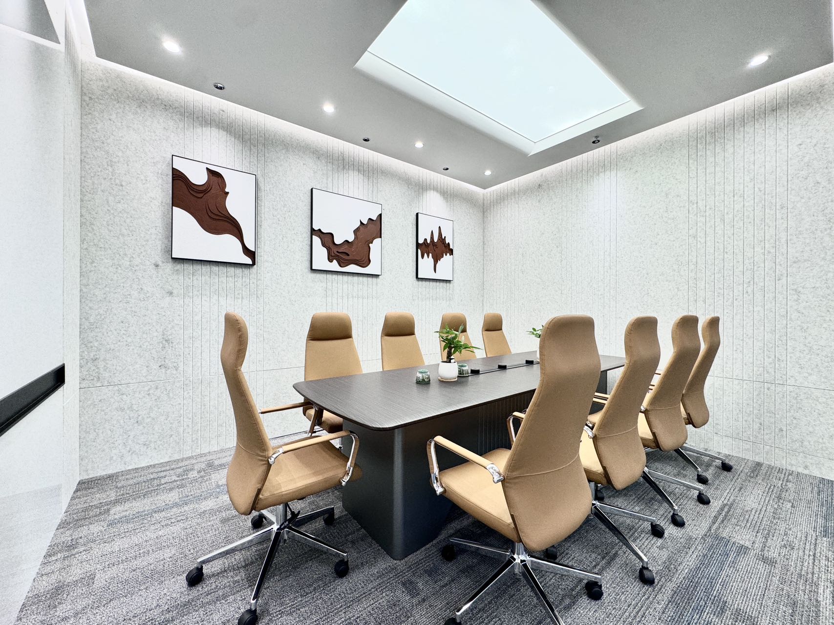 高新区双地铁 紧邻金融城 4隔间28工位 形象墙带电子屏 双面采光 带家具 视野巴适 无加时费 晶科一号办公室出租