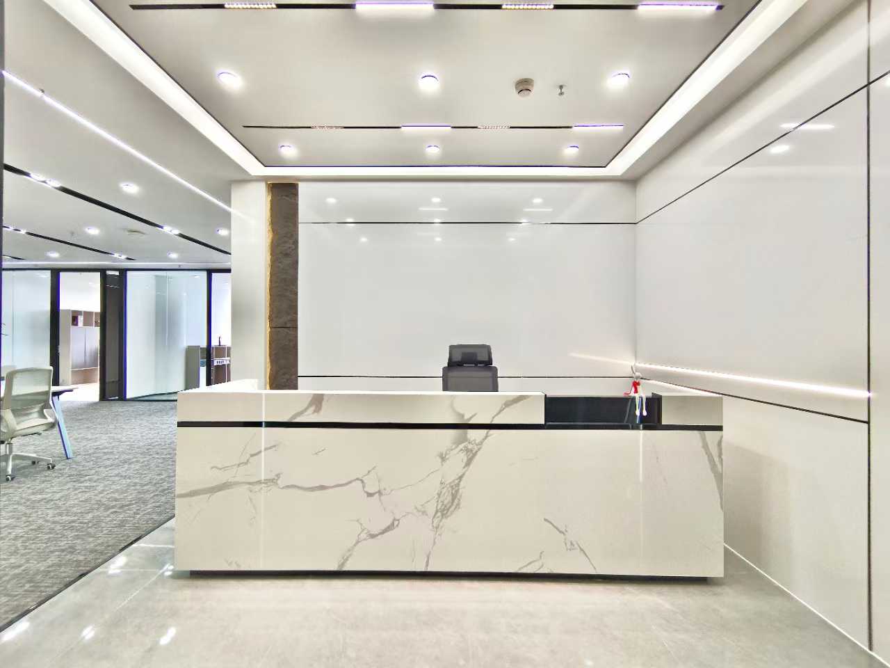 高新大源版块258平 4隔间25工位带前台 电梯口 无加时费 带家具 高新复城国际办公室出租