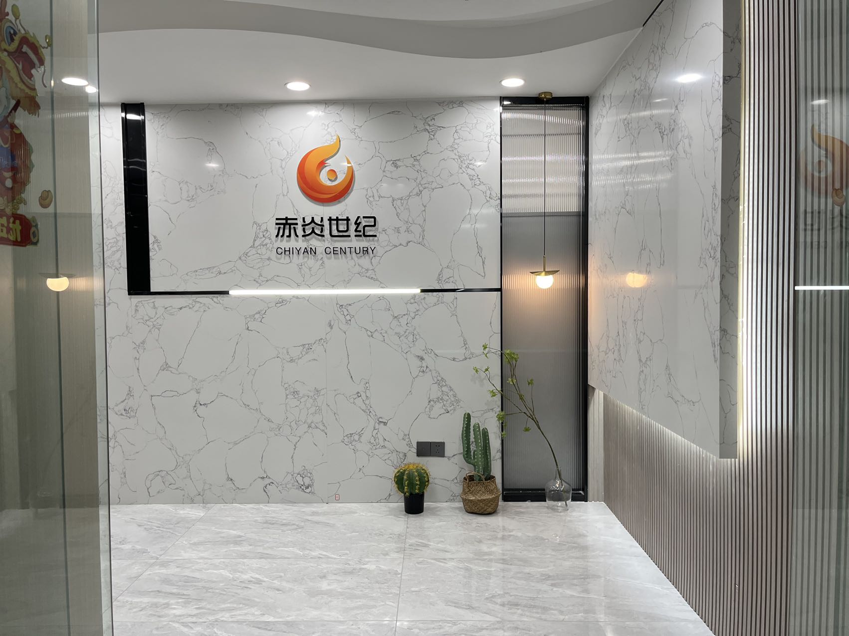 5号线骑龙地铁 套租含物业费 2隔间12工位 视野巴适 稀缺房源 欢迎咨询 美行中心办公室出租