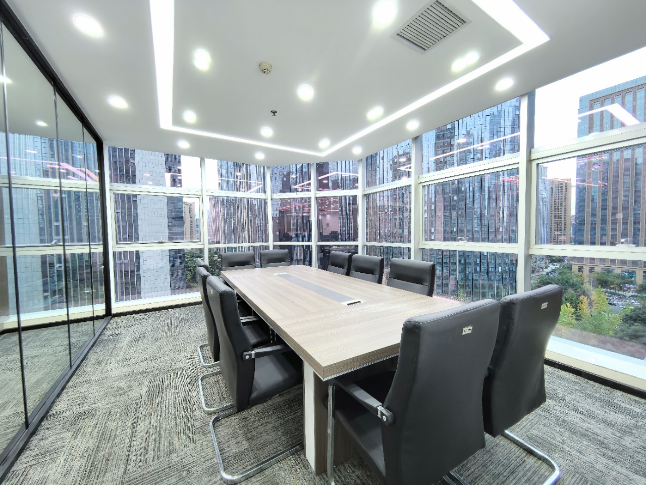 天府三街超甲双面采光优质户型 310平 5隔间30工位 含物业费 超甲楼盘 节能大厦办公室出租