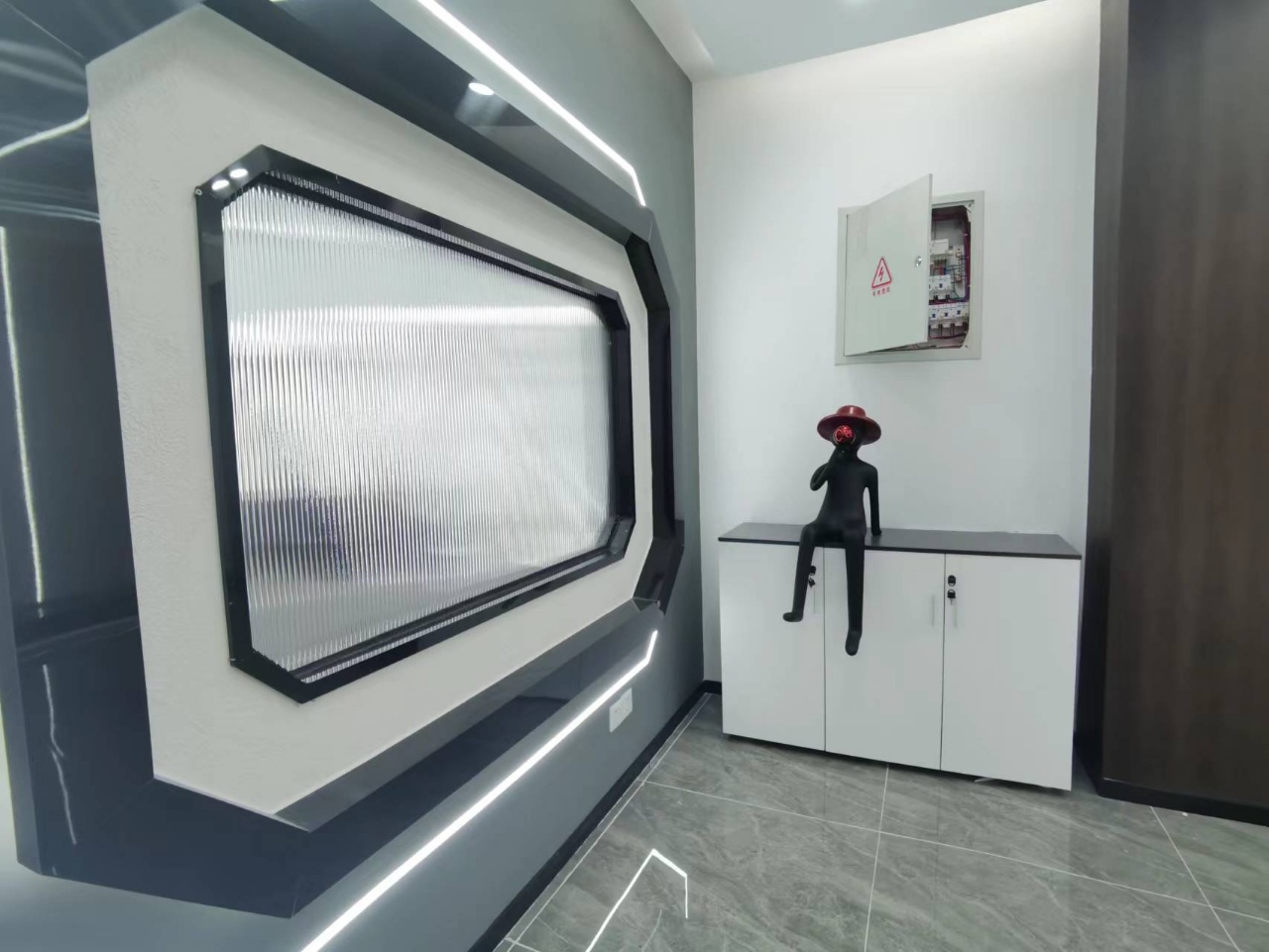 锦江区金石路地铁口按套出租 3隔间34工位 双面采光 无加时费 拎包入住 新希望中鼎国际办公室出租