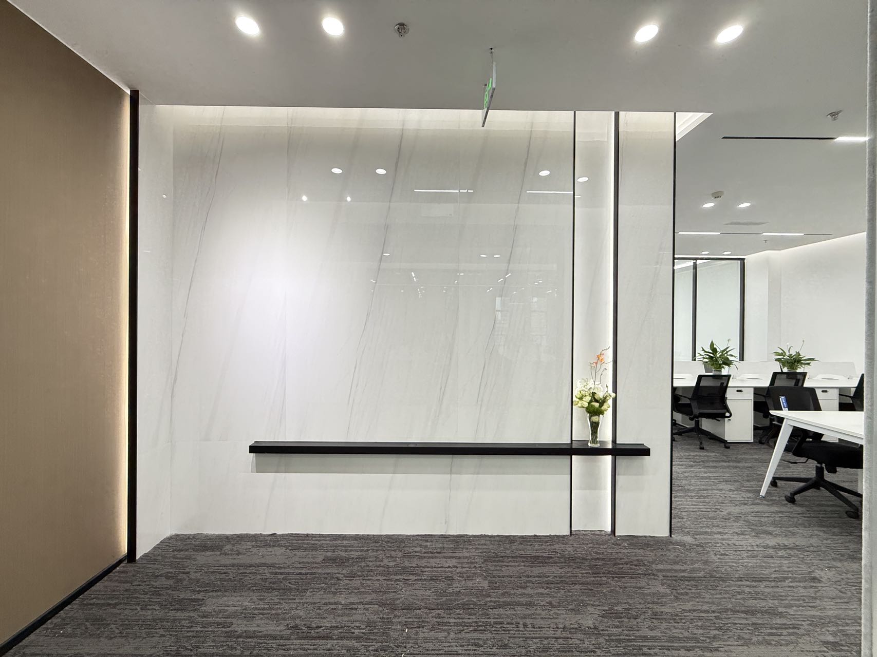 天府五街园区办公 自然氧吧 按套出租 2隔间24工位 精装带家具 含物业费 软件园D4办公室出租