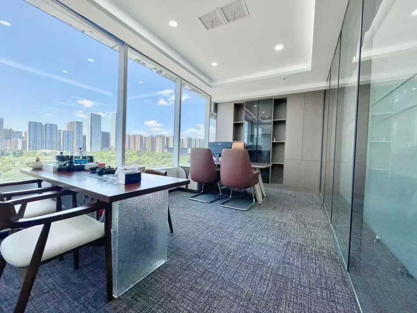 环球中心南区朝外精装4隔间16工位 三个大隔间 电梯厅旁边 采光视野安逸 大气老板间 环球中心办公室出租