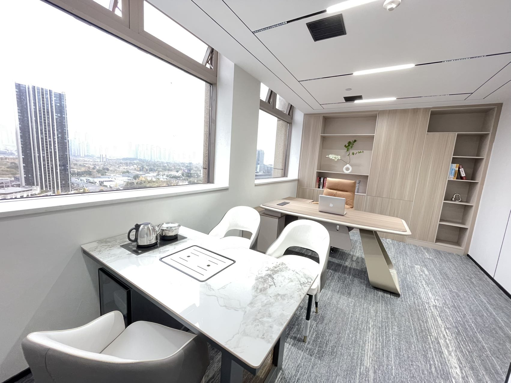 世纪城好房推荐 167平方 3隔间18工位 升级装修 户型方正 首东置业办公室出租