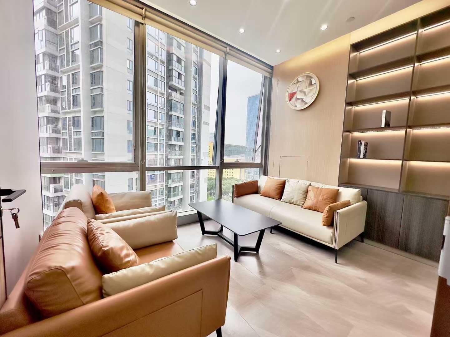 1号线高新地铁三四百米 118平 4隔间12工位 公摊小 24小时空调 九龙仓物业 晶科一号办公室出租