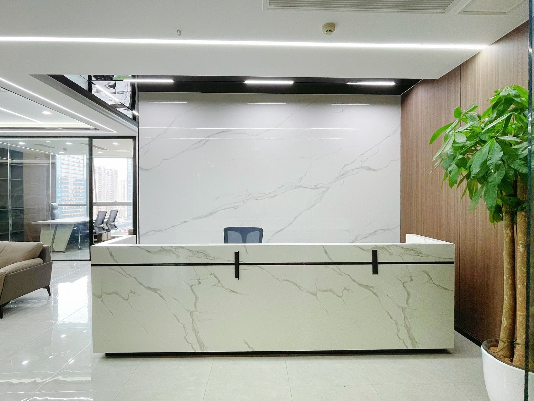 金融城悠方购物中心上方 285平 5隔间22工位 双面采光24小时空调 随开随关 誉峰国际M3办公室出租