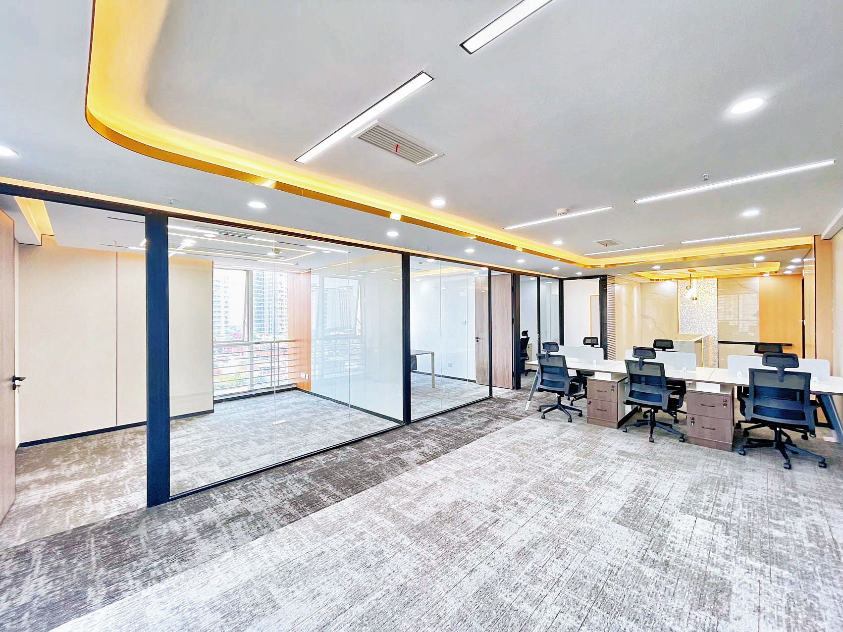 市中心东门大桥地铁口 套租户型 4隔间18工位 精装带家具双面采光 24小时我空调 东方广场办公室出租