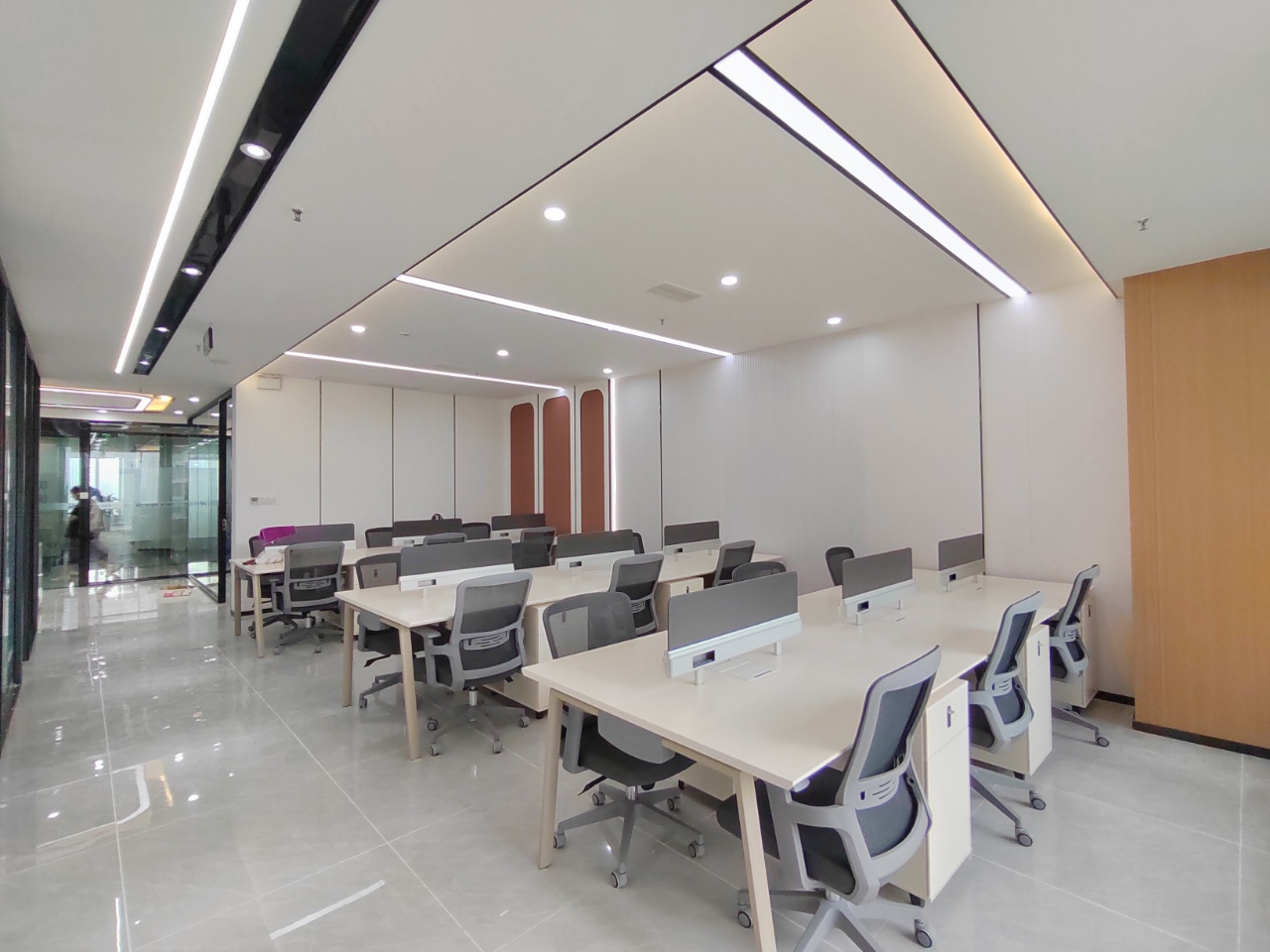 高新区环球中心精装192平办公室 无空调加时费 户型方正 采光通透