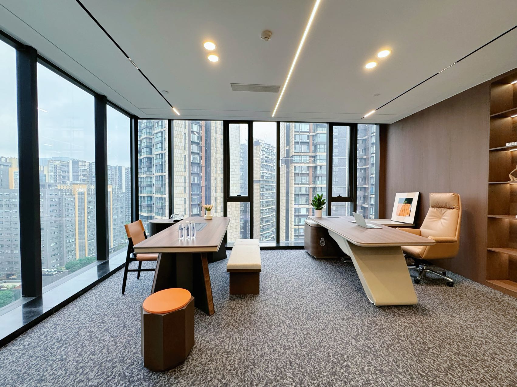 高新区市一医院地铁口 品质楼盘 289平方 4隔间24工位 品质装修 周边配套齐全 仁和春天国际办公室出租