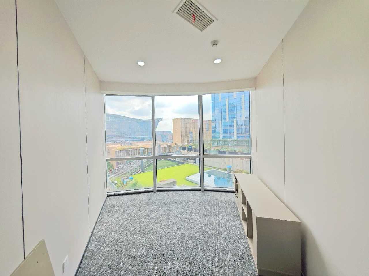 高新区孵化园三线交汇 核心CBD 290平 5隔间20工位 采光巴适 24小时空调含能耗费 视野巴适 嘉润国金办公室出租