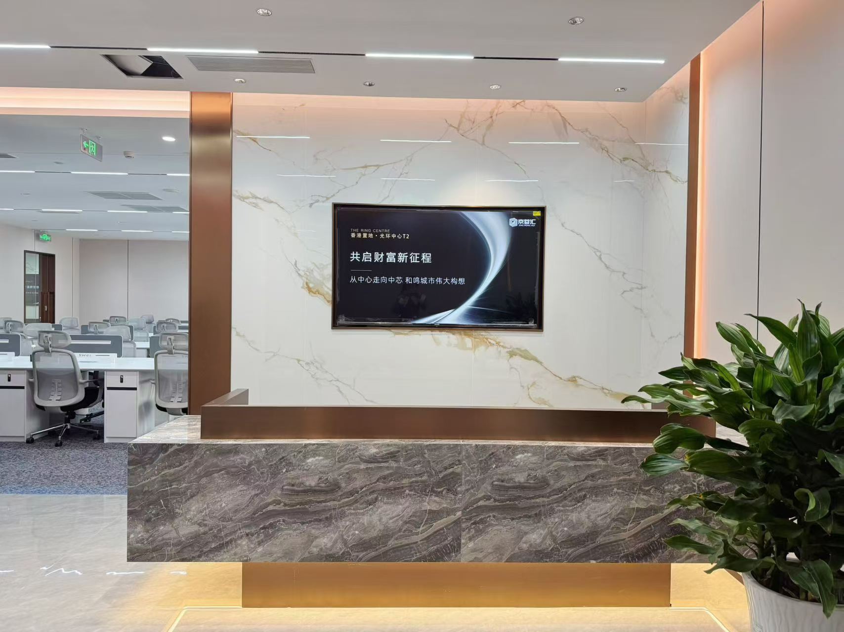 锦江区攀成钢位置 超甲 336平方 4隔间42工位 工位多 户型方正 精装带家具 形象墙带电子显示屏 光环中心办公室出租