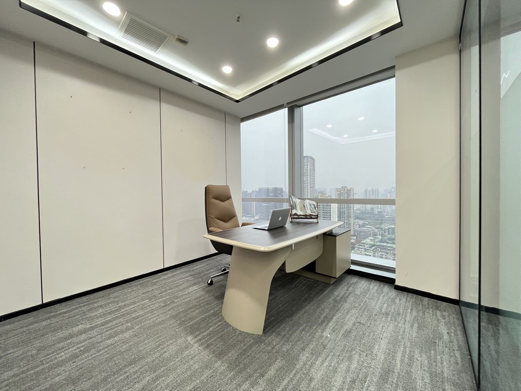 市中心东门大桥地铁 按套出租 3隔间16工位 报价含物业费含税 高区视野巴适 明宇金融广场办公室出租