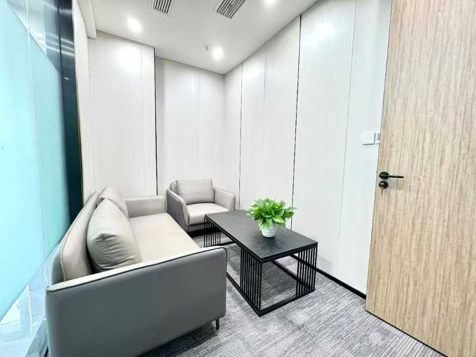 成华区龙潭寺地铁口 创业精选小面积 2隔间6工位 精装带家具 视野巴适 博汇大厦办公室出租