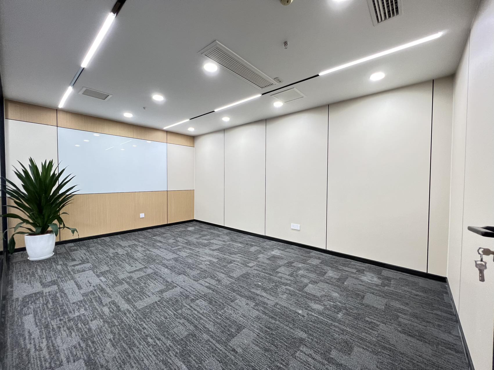 高新区高新地铁口茂业中心315平精装办公室 全新带家具 采光通透 含物业