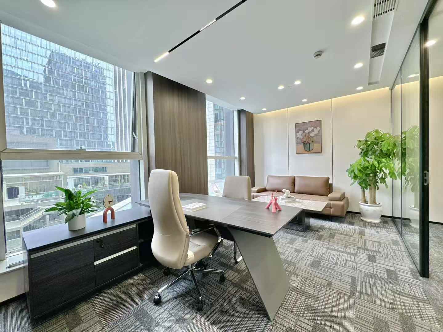 金融城特价房源 按套出租4隔间12工位 9999元/套 坐北朝南 精致精装修 户型方正 布鲁明顿办公室出租