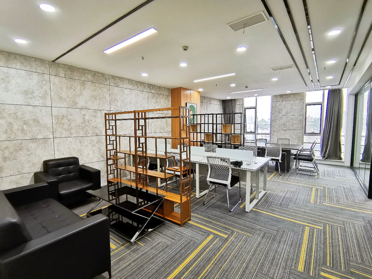 青羊区5号线青羊宫地铁口 120平小面积 3隔间18工位 上下班交通方便  户型方正 浣花香大厦办公室出租