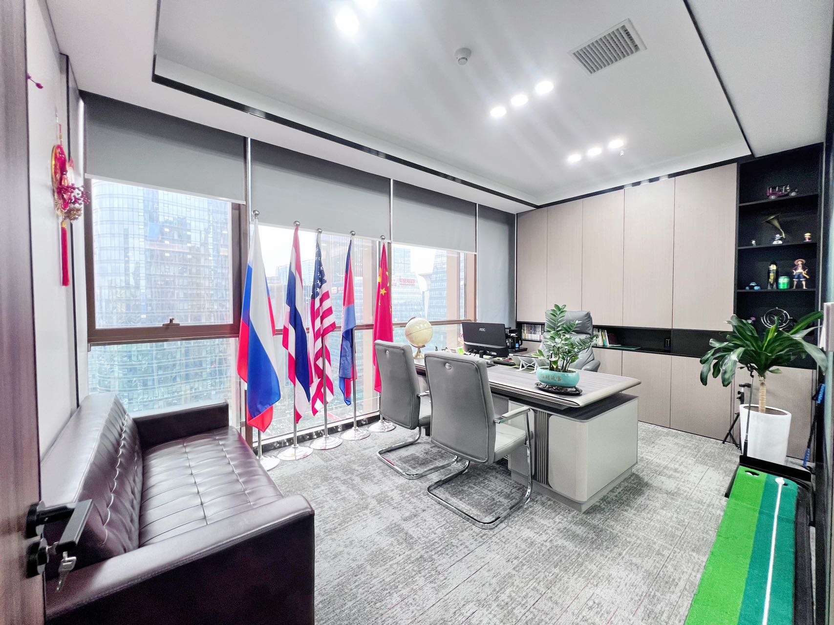 高新区世纪城地铁口 套租 7隔间30工位 东南双面采光 楼王户型 视野巴适 超大隔间 东方希望天祥办公室出租