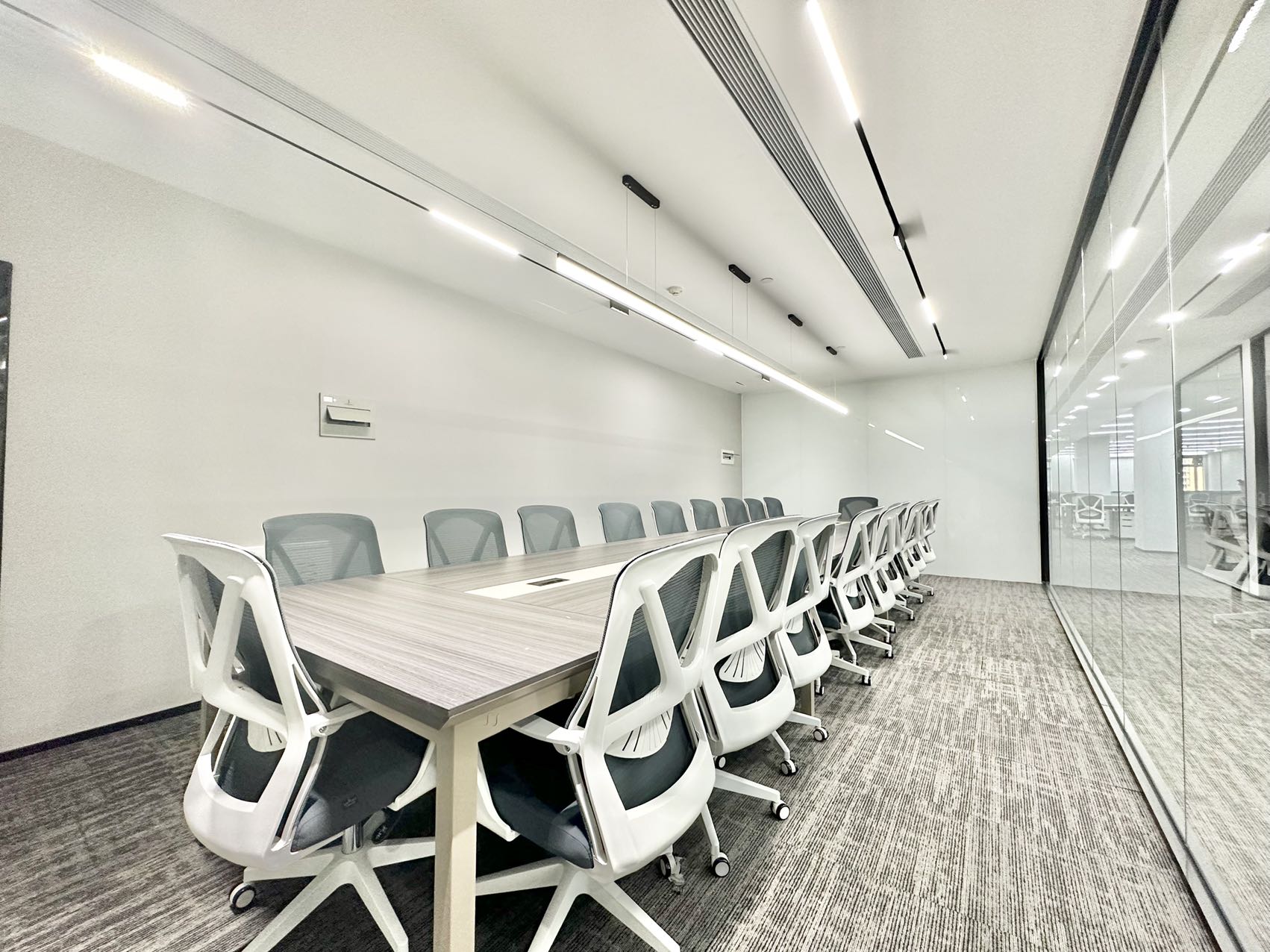 世纪城地铁附近 大面积三面采光户型 742平方 7隔间91工位 物业含空调能耗费 首东置业办公室出租