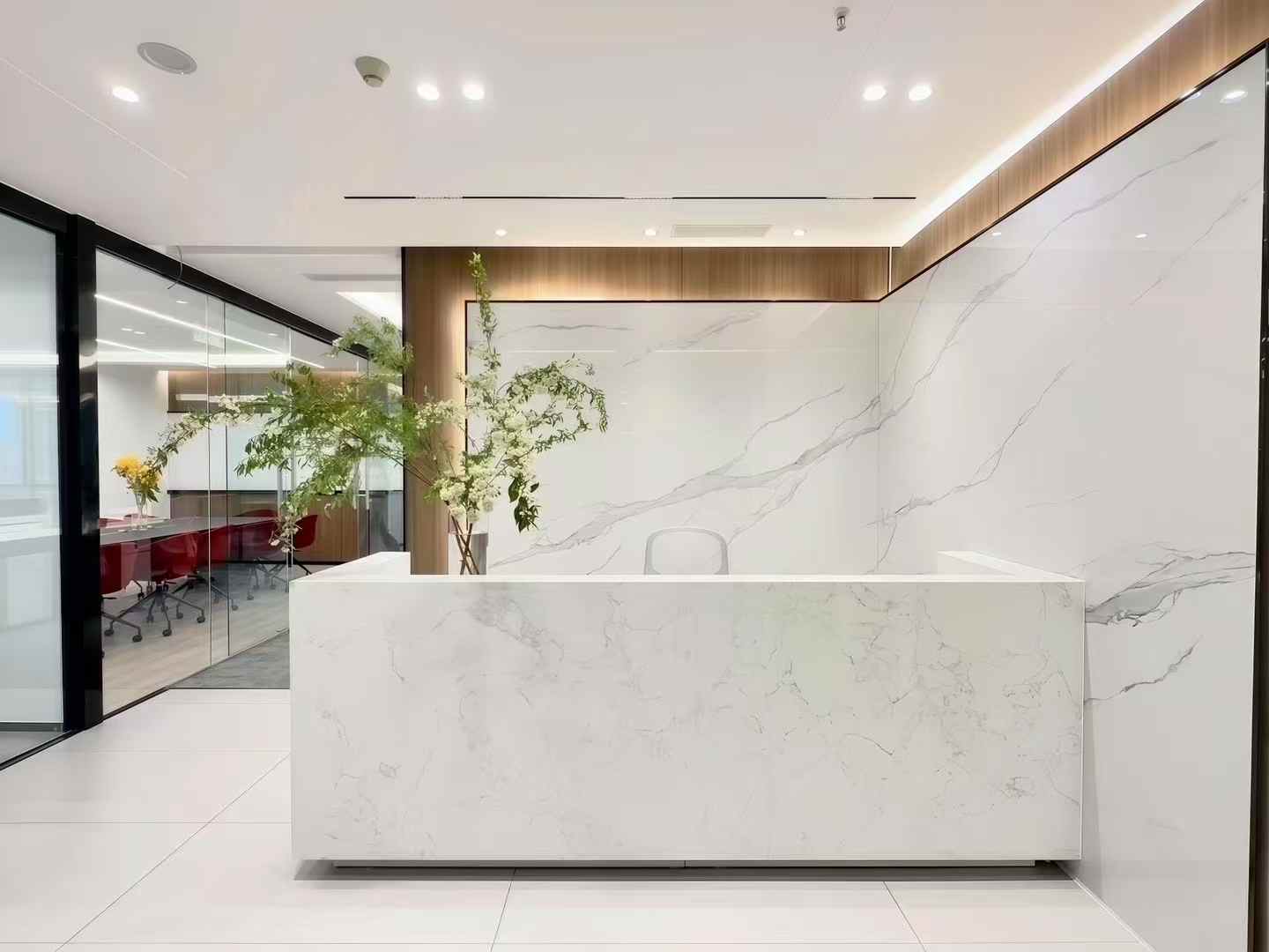 高新孵化园三地铁线交汇 交通位置非常方便 按套出租 6隔间18工位 户型方正  含物业费 奥克斯办公室出租