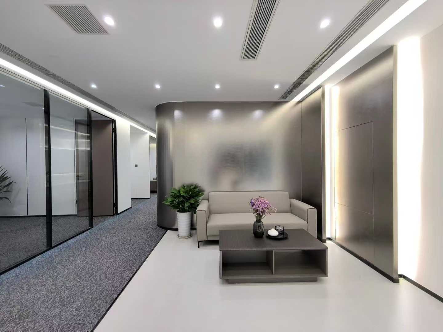 孵化园精装优质好房 三地铁线交汇 396平 5隔间48工位带大前台 动静分区 德商国际办公室出租