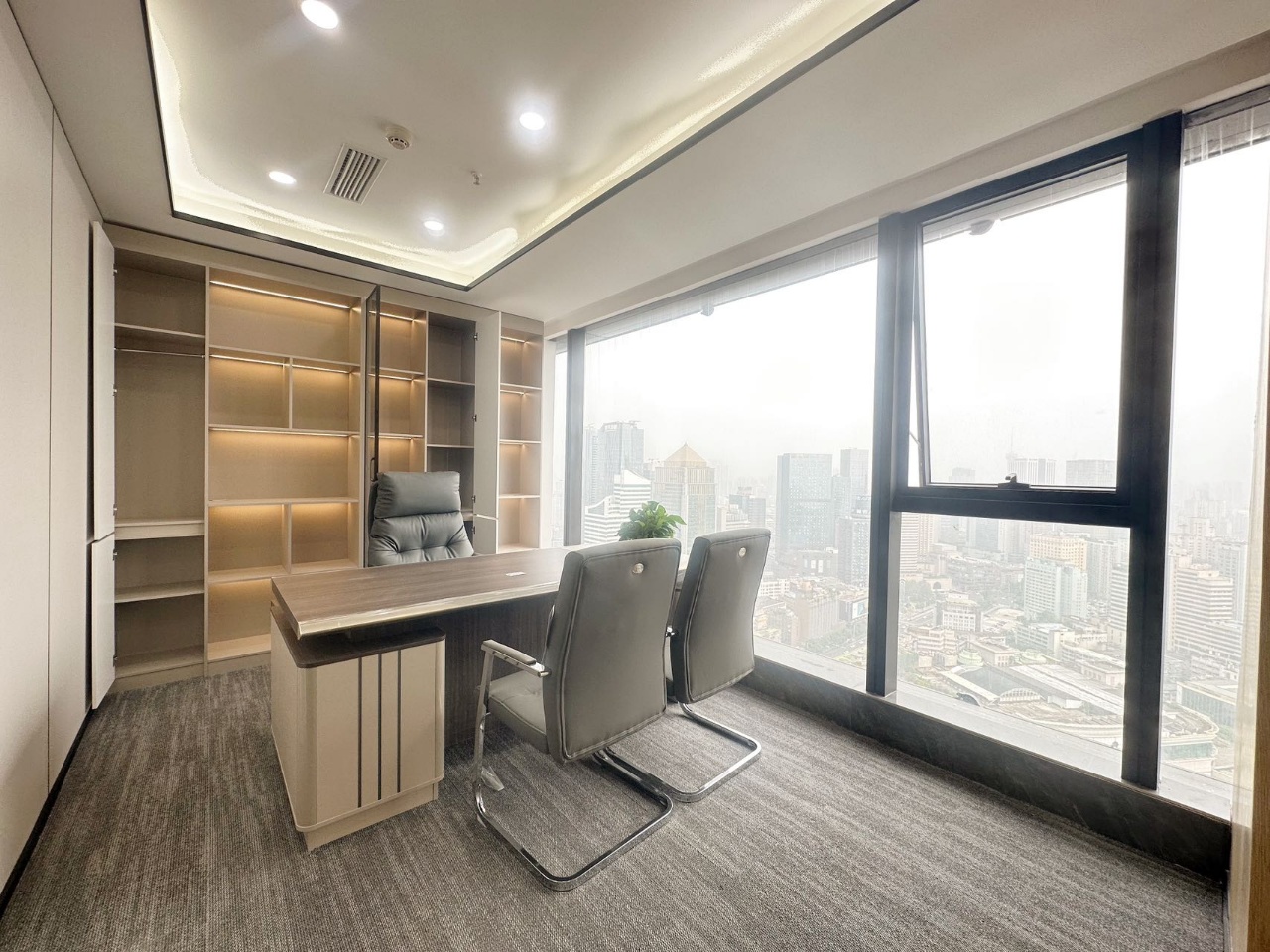 天府广场甲级楼宇 157平 4隔间8工位 办公室视野巴适 小户型精选  茂业天地办公室出租