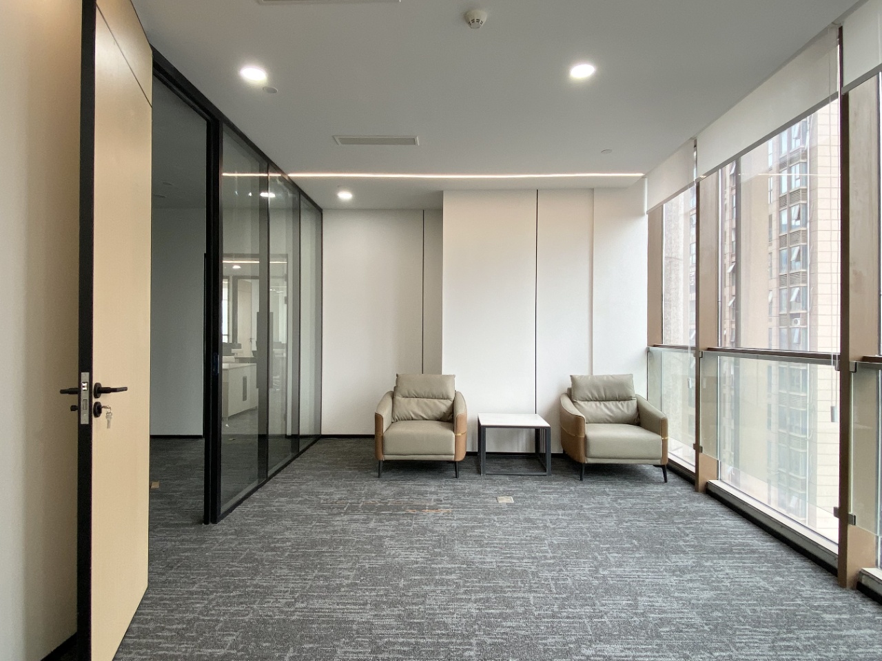 高新世纪城地铁口甲级楼盘 104平方 3隔间8工位 大老板间 交通方便 东方希望天祥办公室出租