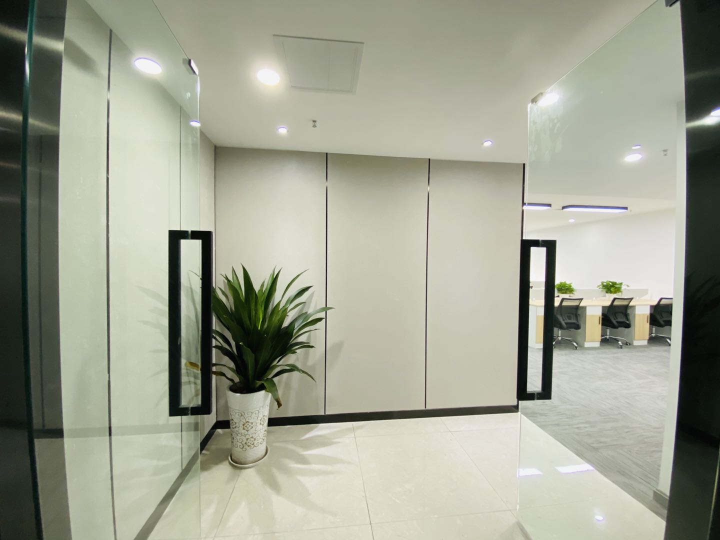 青羊區中開大廈117平精裝小面積辦公室 精裝帶家具 采光通透戶型方正