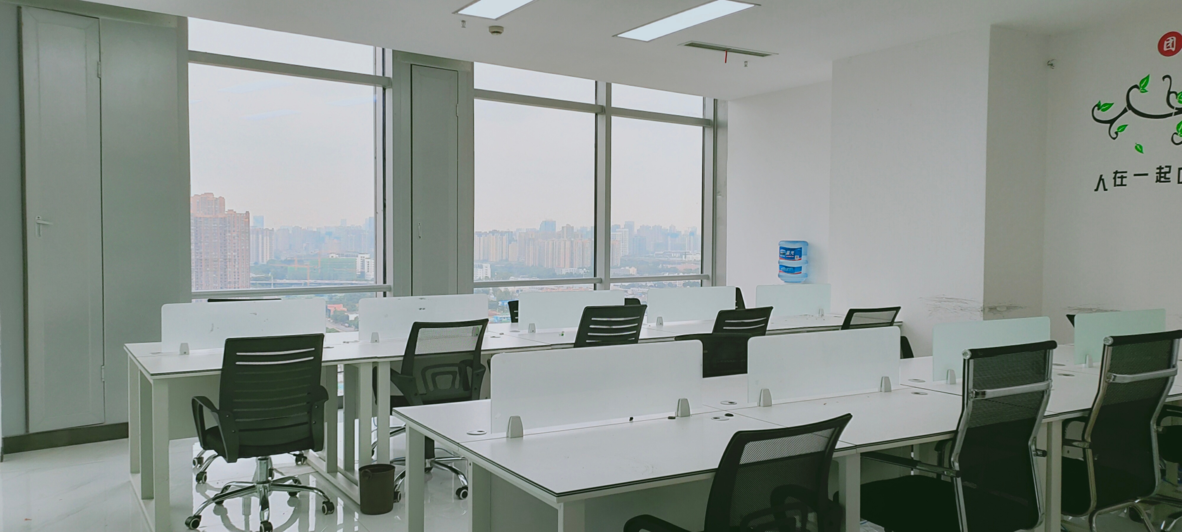 成华区火车东站地铁口精装办公室绿地468高楼层精装修3隔间20工位
