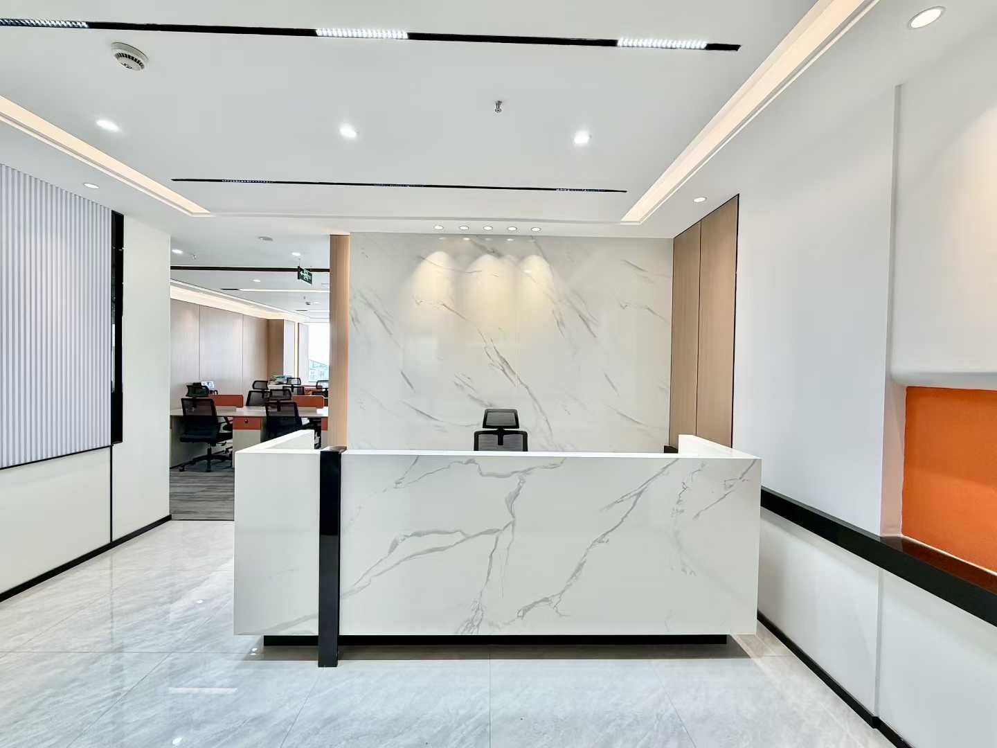 武侯区双地铁站-倪家桥地铁 163平方 4隔间16工位 电梯口户型 高区采光面大 视野巴适 保利中心办公室出租