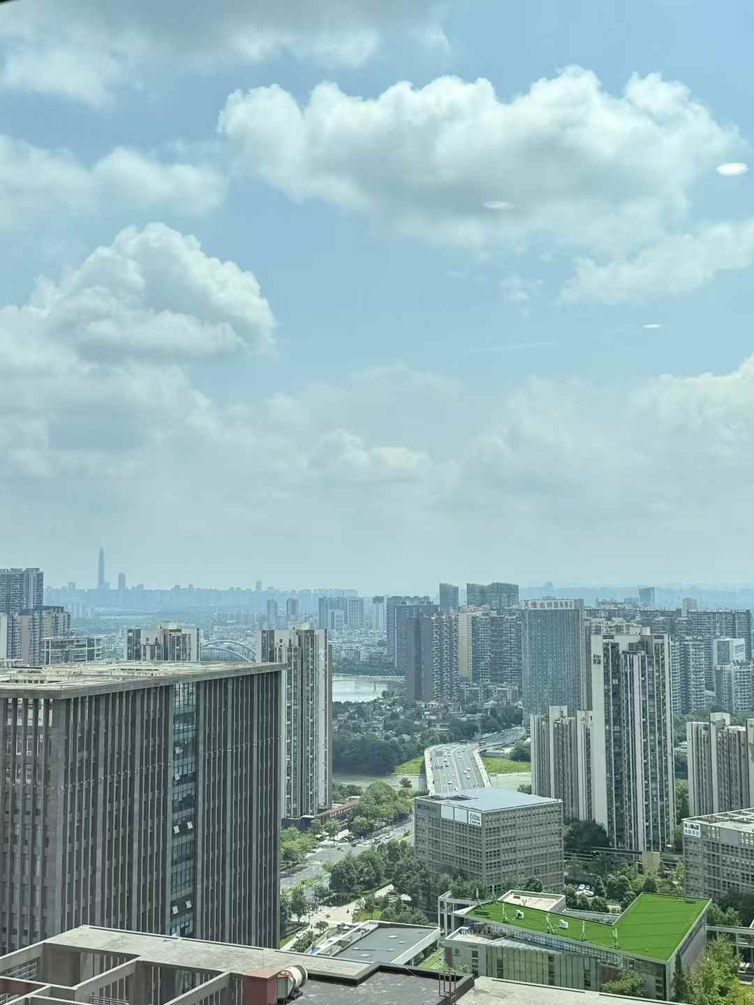 高新天府街甲级精装户型 288平 4隔间24工位 高区视野巴适 双面采光 形象墙带电子显示屏 香年广场办公室出租