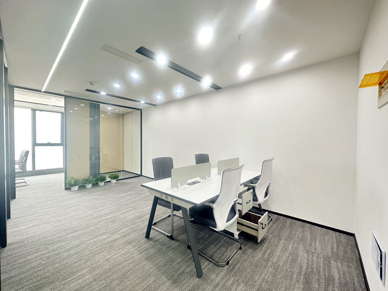 天府广场甲级楼宇 157平 4隔间8工位 办公室视野巴适 小户型精选  茂业天地办公室出租