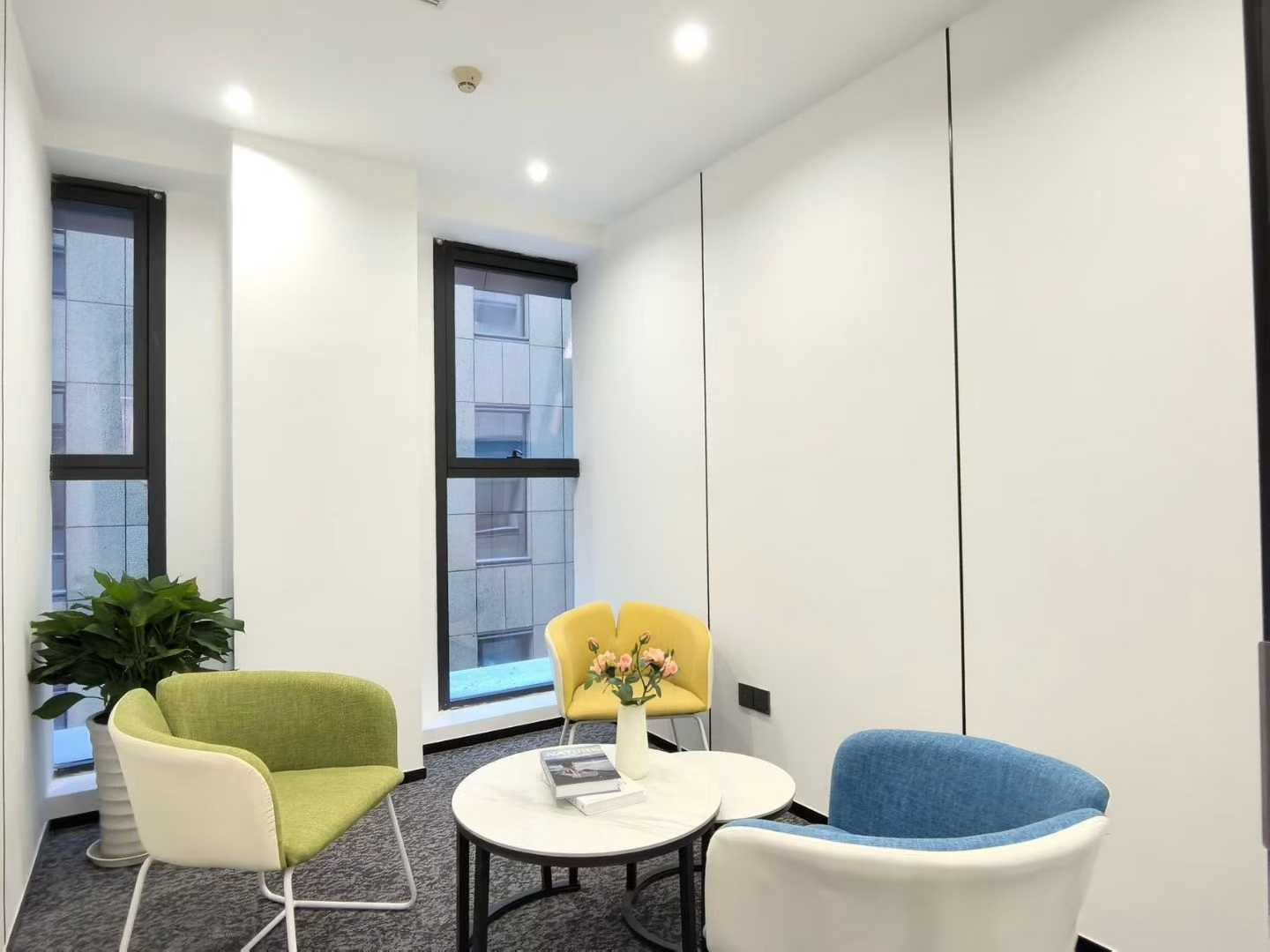 孵化园精装优质好房 三地铁线交汇 396平 5隔间48工位带大前台 动静分区 德商国际办公室出租