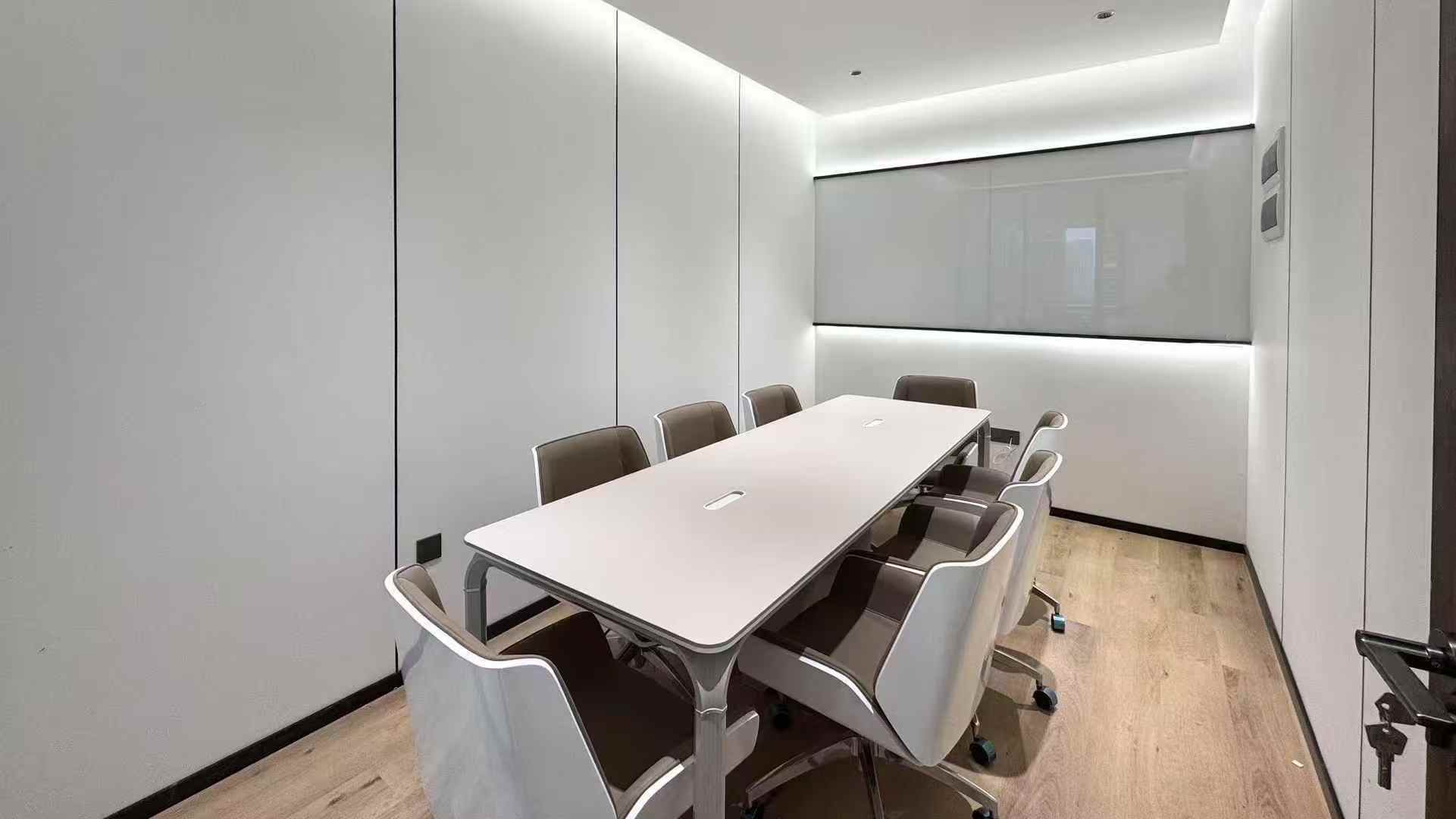 高新区孵化园三地铁交汇 交通方便 206平方 3隔间30工位 24小时空调 含物业费 东南双面采光 奥克斯广场办公室出租