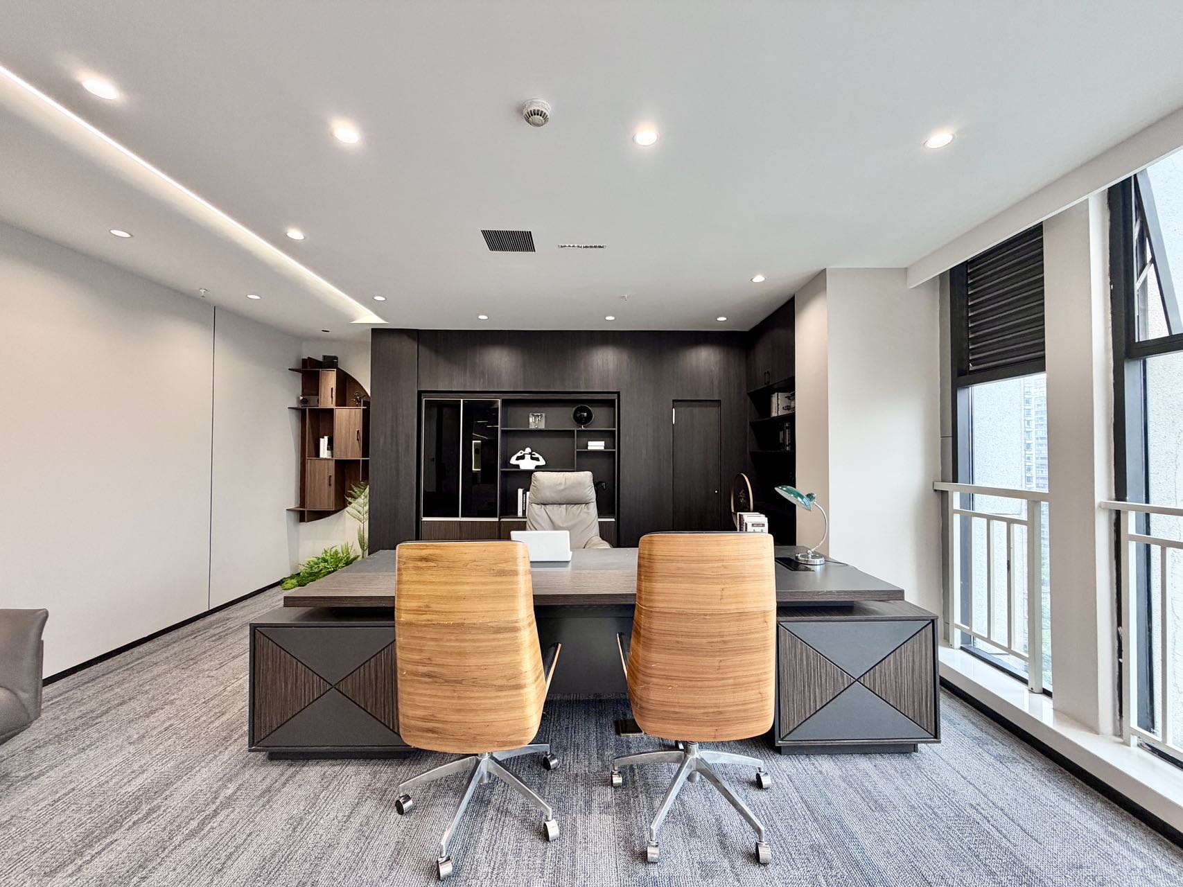 桐梓林甲级写大面积 9隔间50工位带接待区休闲区 采光面大 带家具 新希望大厦办办公室出租