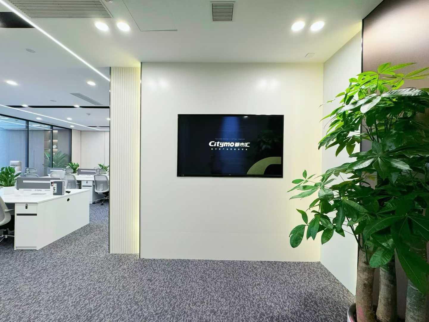 高新区5号线市一医院地铁口 商场配套 交通方便 152平方 3隔间15工位 通山下水 全新打造 仁和春天国际办公室出租