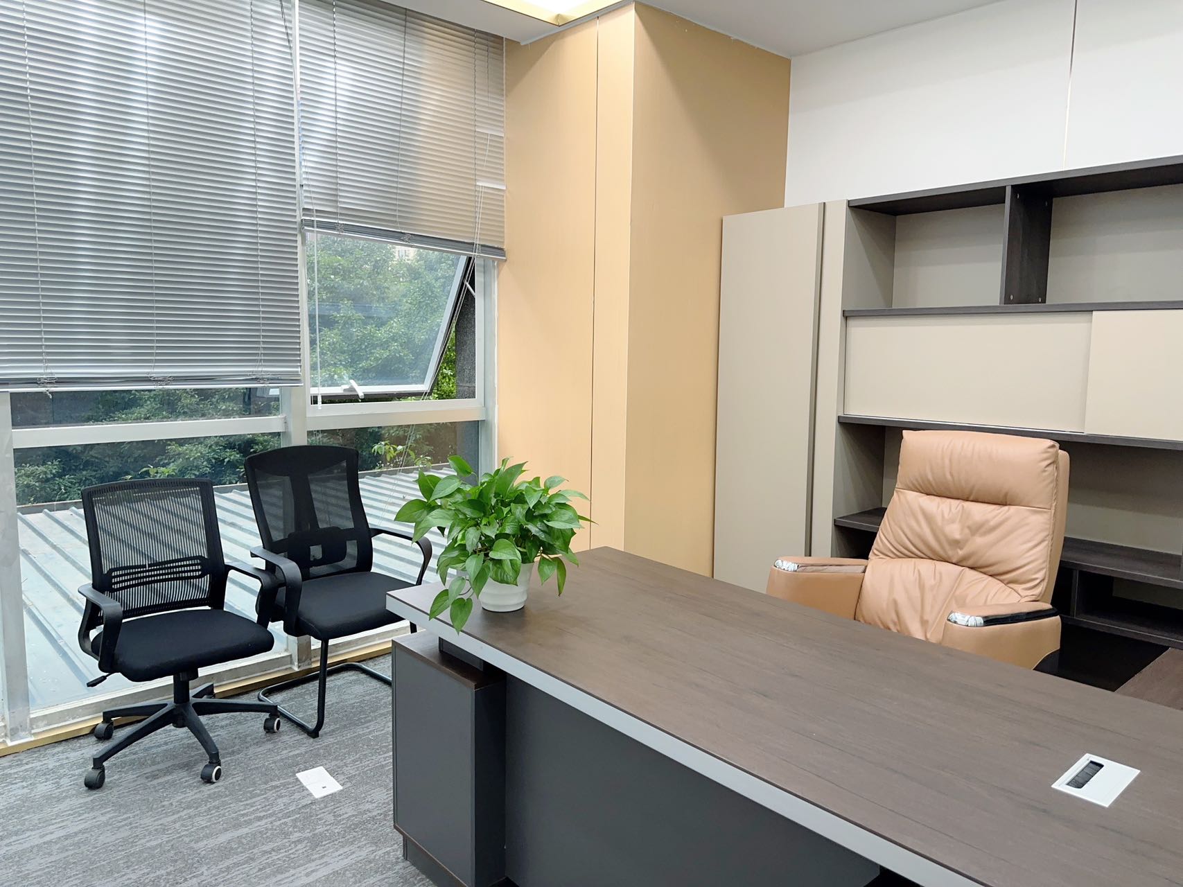 5号线骑龙地铁 套租含物业费 创业小户型 2隔间6工位 家具配齐 稀缺房源 欢迎咨询 美行中心办公室出租