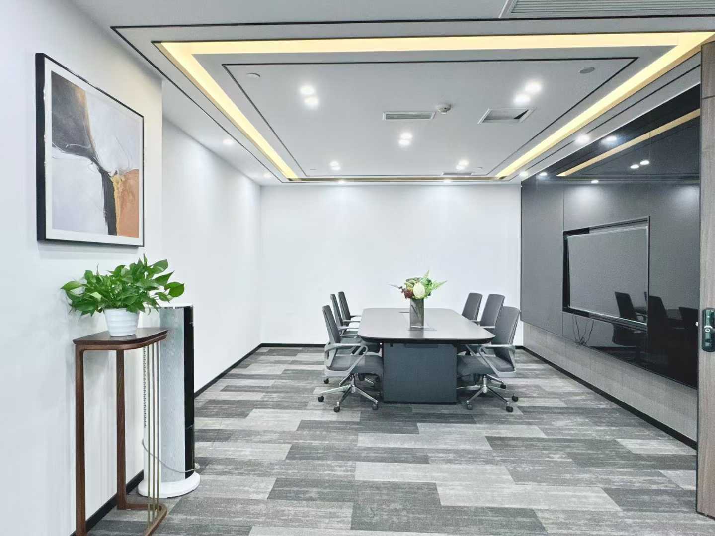 天府一街附近超甲楼盘 风水宝地 三面采光 电梯口 483平方 6隔间12工位+休息区（或者6+40） 两间国际办公室出租