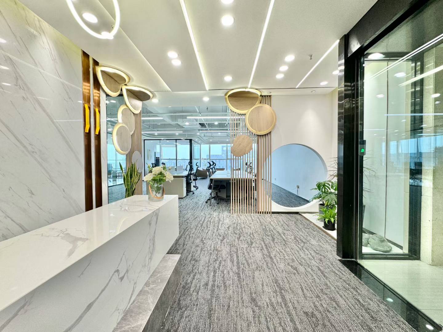 金融城24小时空调楼盘 按套出租 5隔间24工位带休息区 正对电梯口 采光巴适 布鲁明顿办公室出租