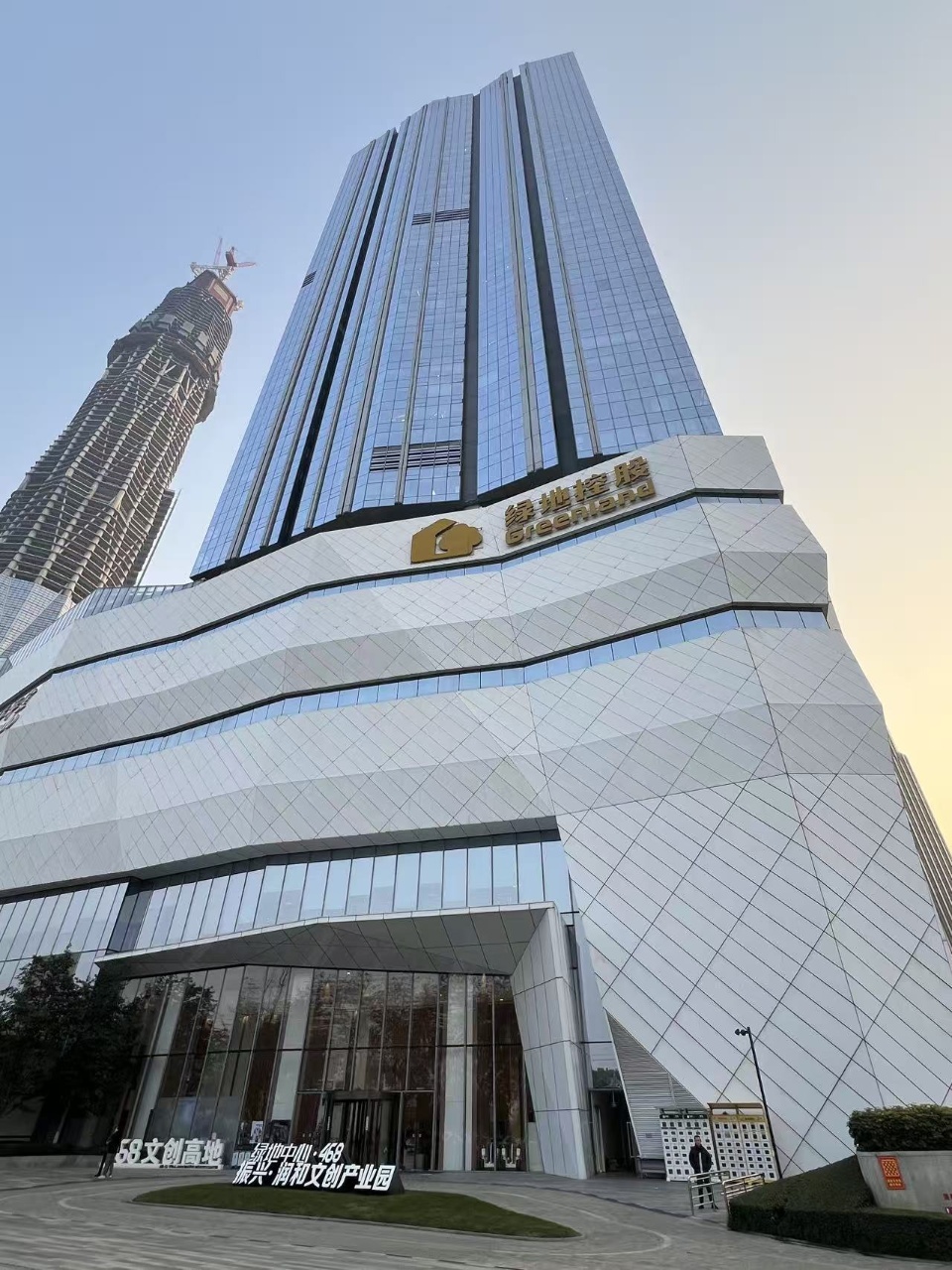 2号线洪河地铁 产权面积211平 3隔间+工区 户型方正  拎包入住 绿地云图大厦 办公室出租