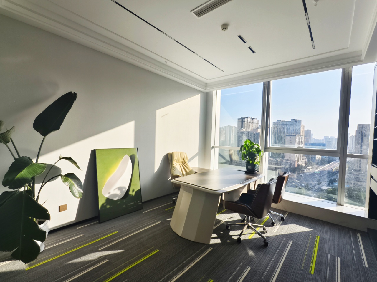 市中心东门大桥24小时空调甲级楼盘 按套出租 3隔间16工位 报价含家具可调配 明宇金融办公室出租