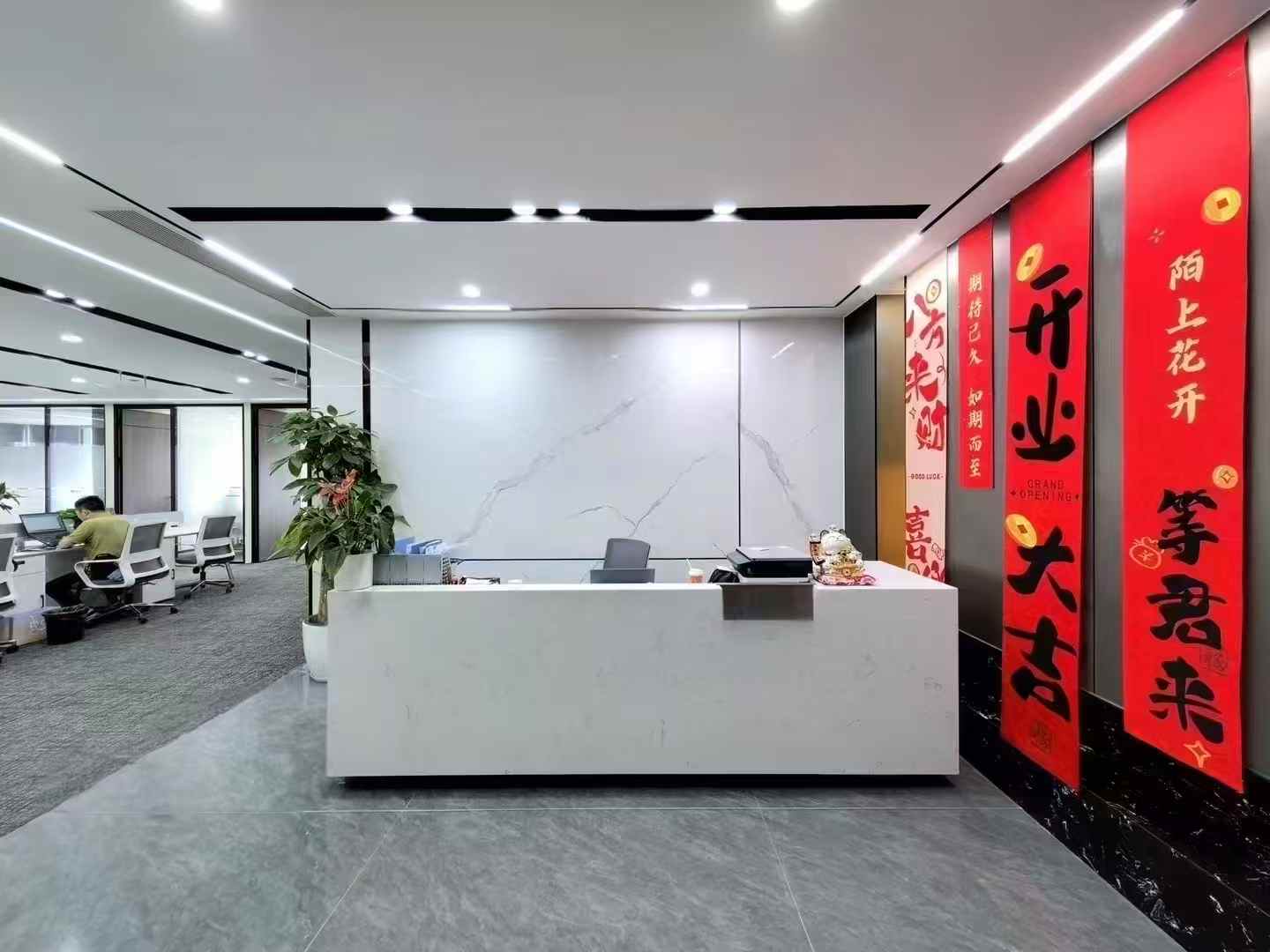 金融城看交子之环户型 316平 4隔间28工位 视野绝佳 双面采光 近地铁 老板间视野安逸 东方希望中心办公室出租|高新区写字楼|高新区办公室|租小团