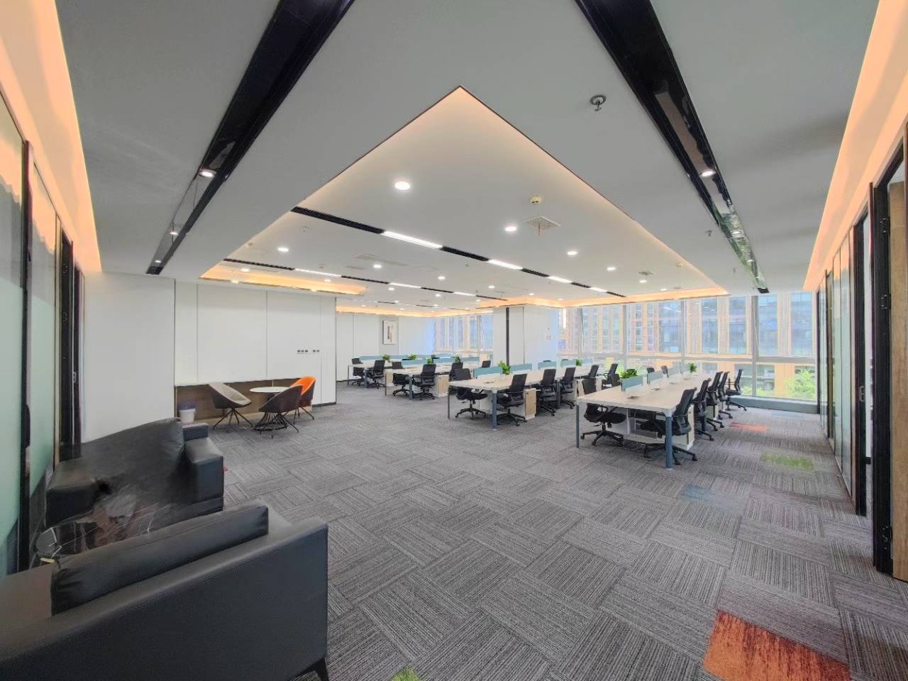 天府二街甲级楼宇 478平方6隔间56工位 双面采光 视野巴适 户型方正 落地窗 天府金融大厦办公室出租