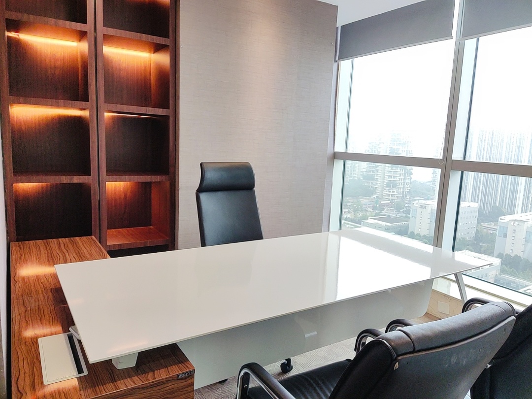 希顿国际广场 高区视野 舒适会议室 品质家具 四开门 4隔间20工位