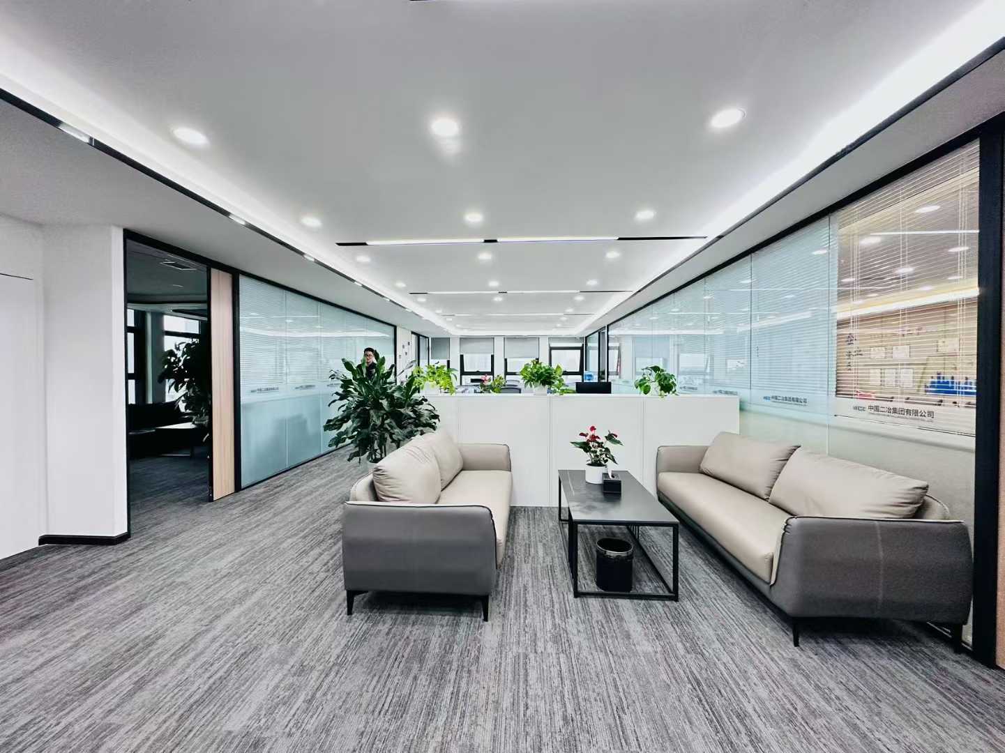 孵化园中航国际交流面积487平 7隔间40工位 超大会议室 没有加时费 办公室出租