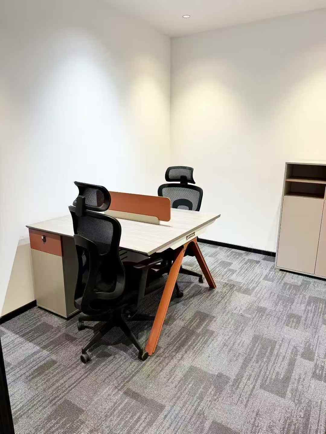 倪家桥甲级楼宇 141平 3隔间15工位 朝东户型 稀缺小户型 物业含空调使用费 保利中心办公室出租