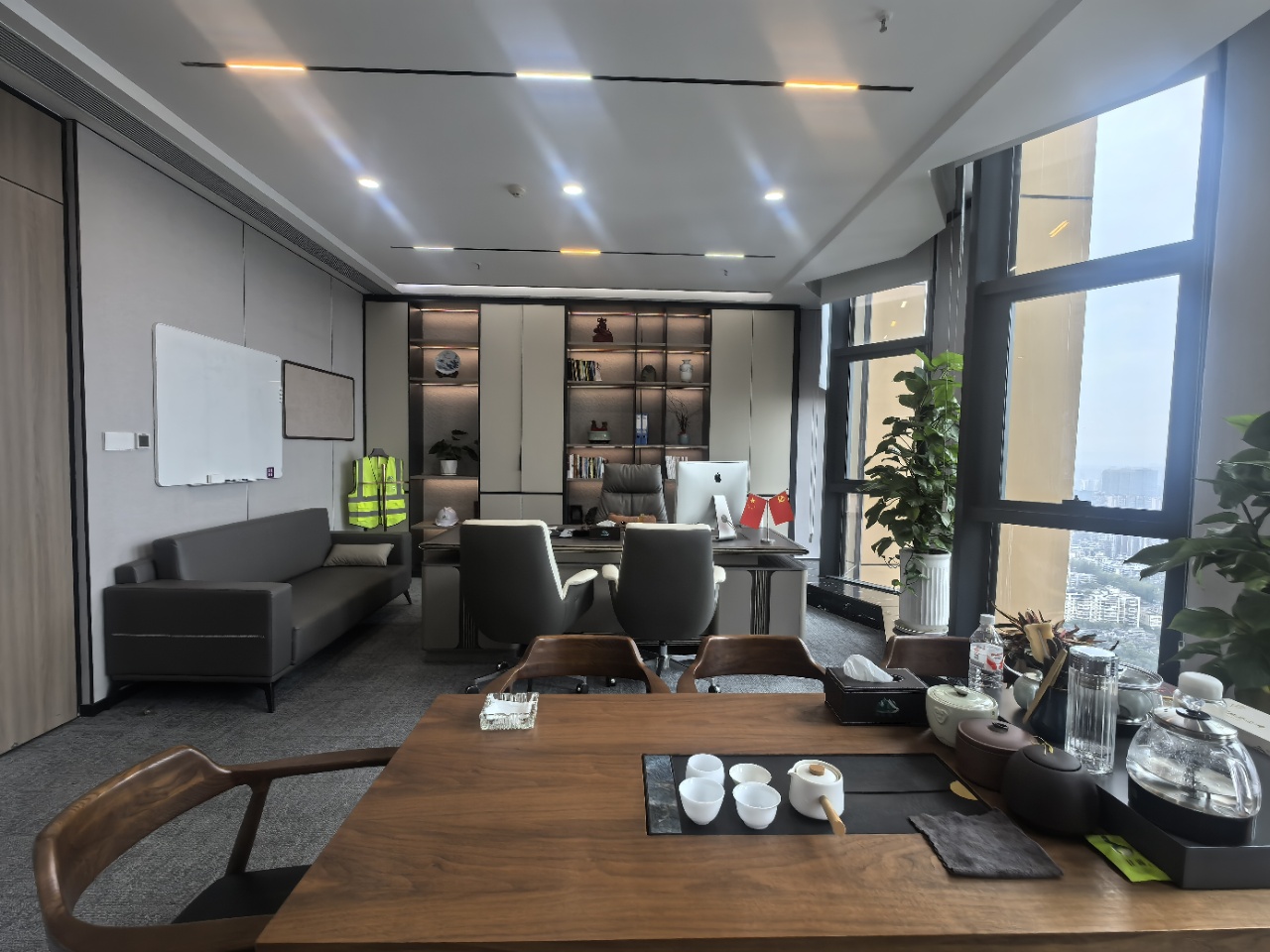 市中心北一环内测 甲级楼盘 463.5平 8隔间12工位 24小时空调 交通方便 整体打造环境好 北成8号办公室出租