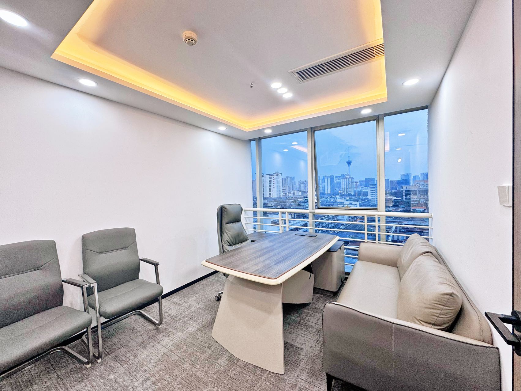 市中心东门大桥地铁口 套租户型 4隔间18工位 精装带家具双面采光 24小时我空调 东方广场办公室出租